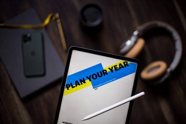 tablet with message plan your year